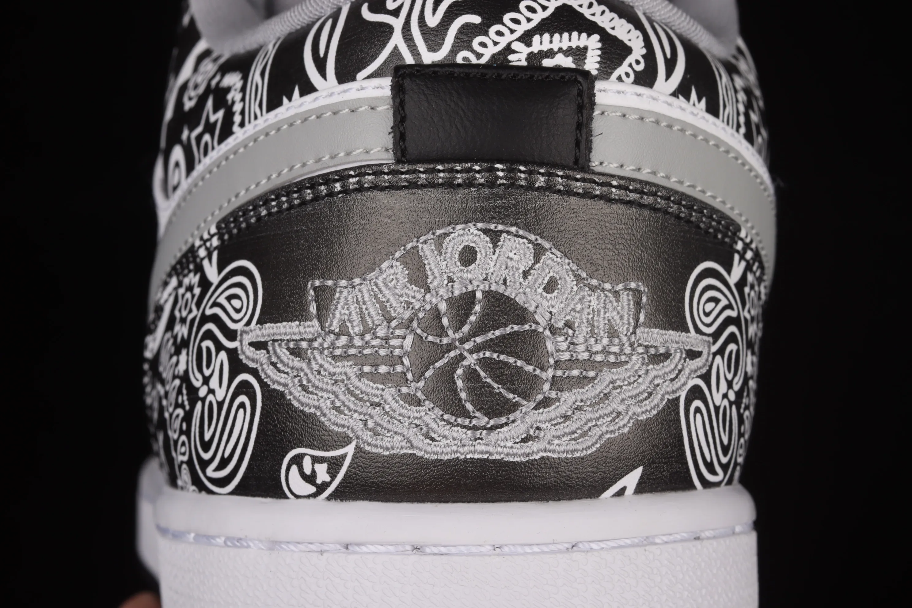 All categories Air Jordan Jordan series basketball shoes Air Jordan 1 Low Air Jordan 1 Low AJ1 Joe 1 painted hand-painted cashew flower low-top cultural basketball shoes 553558-040